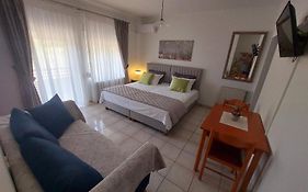 Eleni'S Apartments Igoumenitsa - Γκαρσονιέρα 2Ου Ορόφου Επιπλωμένη, Εξοπλισμένη